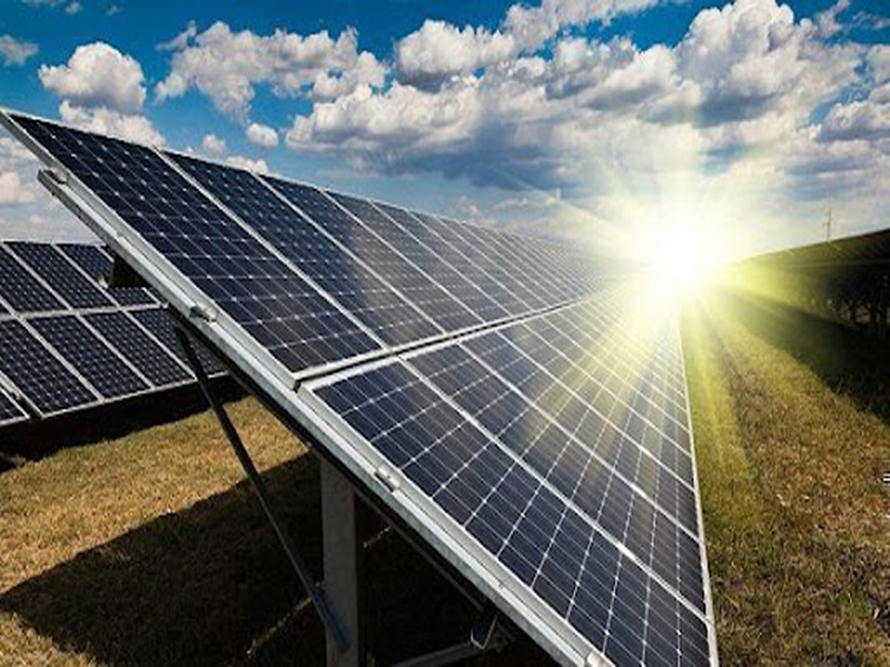 Una novedad a maestros y profesores palmeros: entrega de paneles solares