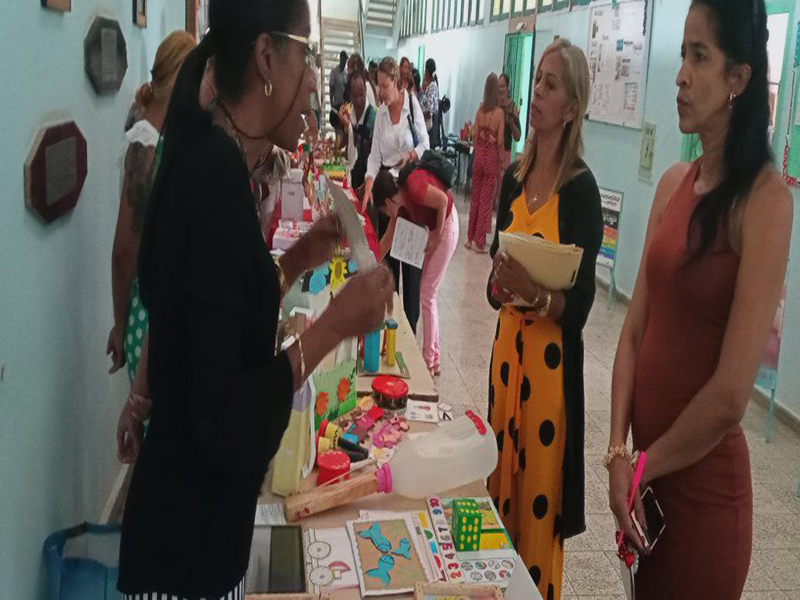 Realizan maestros y profesores palmeros el Fórum Municipal del sector de Educación