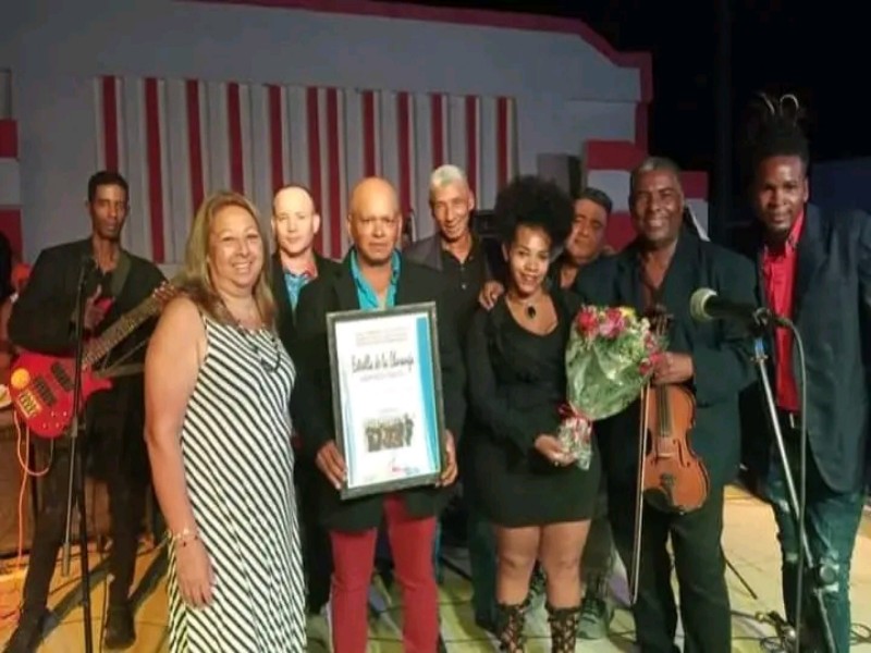 Homenaje a la Orquesta Estrella de la Charanga en su 30  aniversario 