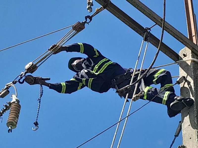 El Bloqueo Económico del gobierno de los Estados Unidos impacta negativamente en el servicio eléctrico palmero