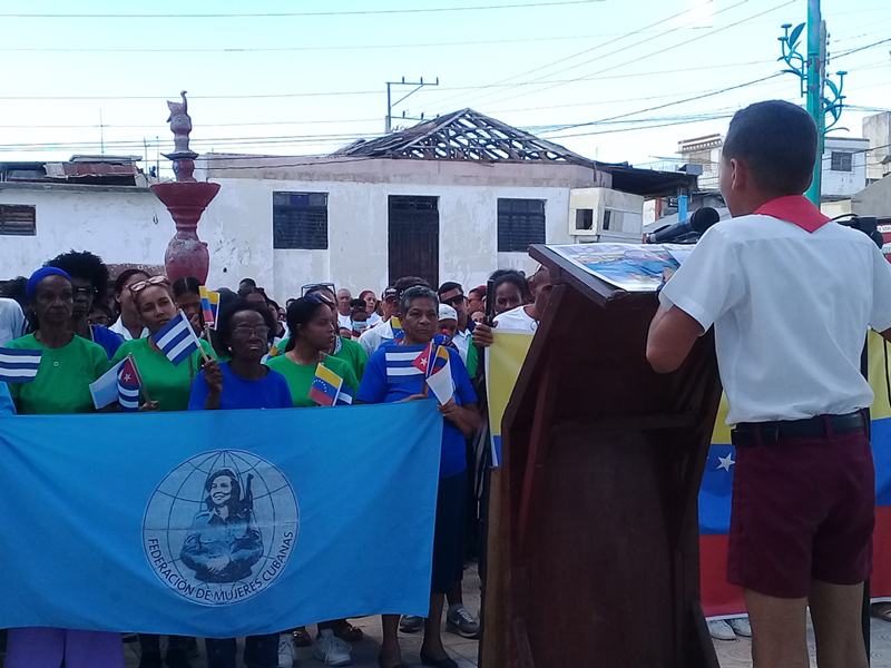 Estudiantes y féminas palmeras reclaman inmediata liberación de Nicolás Maduro y su esposa Cilia Flores