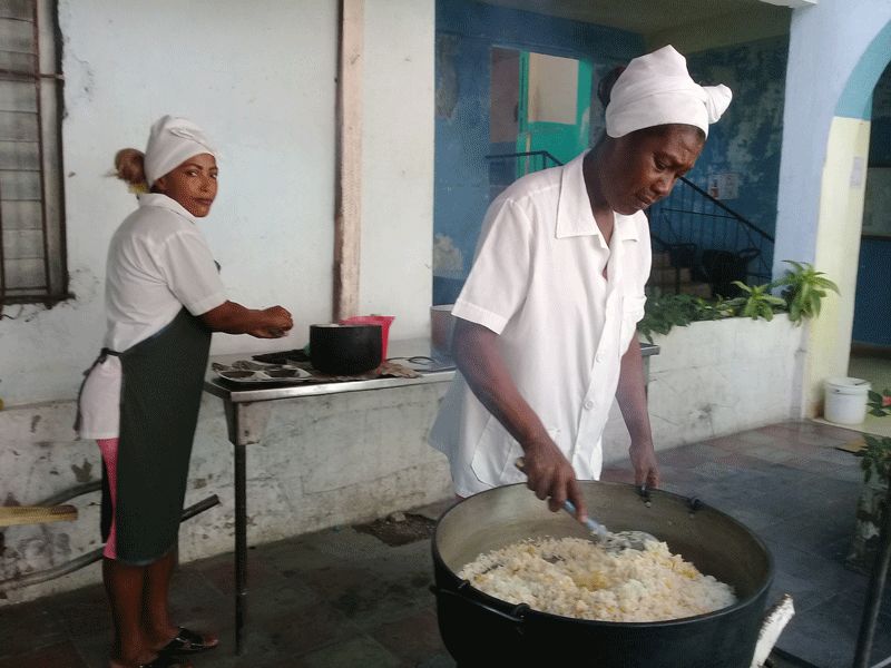 “Cocinar con amor y responsabilidad para los pequeños”: sostienen Odalis Cintra Calzado y Yadanis Caraballo Sánchez